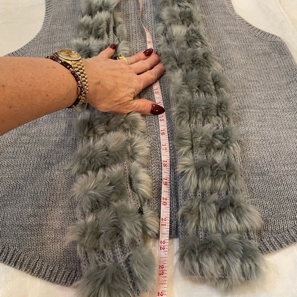 Chico's Sweater Vest grey knit, faux fur trim, size 4 XS open front cardigan - Picture 8 of 9